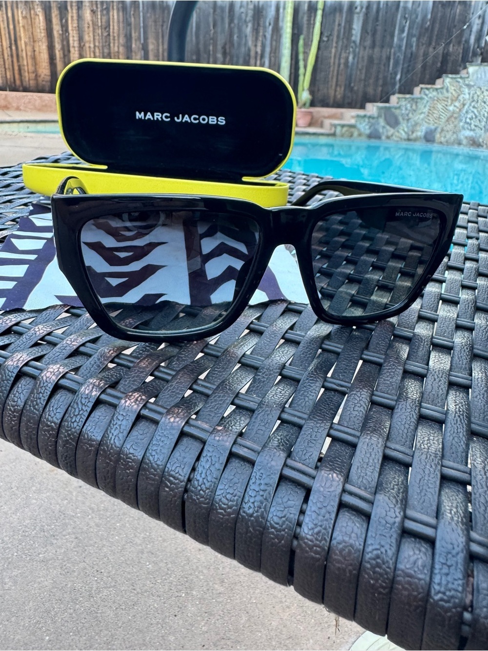 Marc Jacobs MARC 646/S Polarized Oversized Black Sunglasses Gold Logo 57mm VGUC - Picture 9 of 16